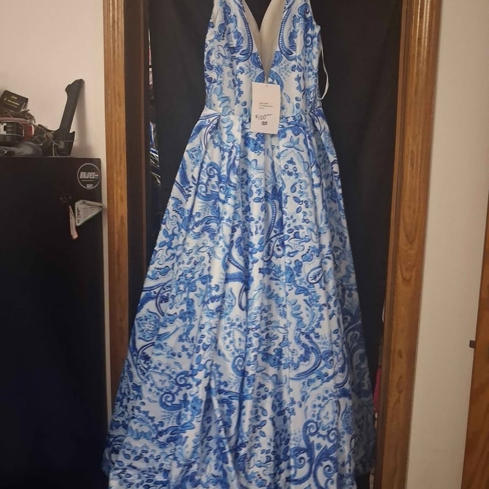 Chic Floral Blue and White Prom Dress